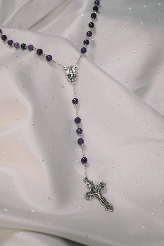 Chapelet Améthyste - chaine argentée et croix avec Christ