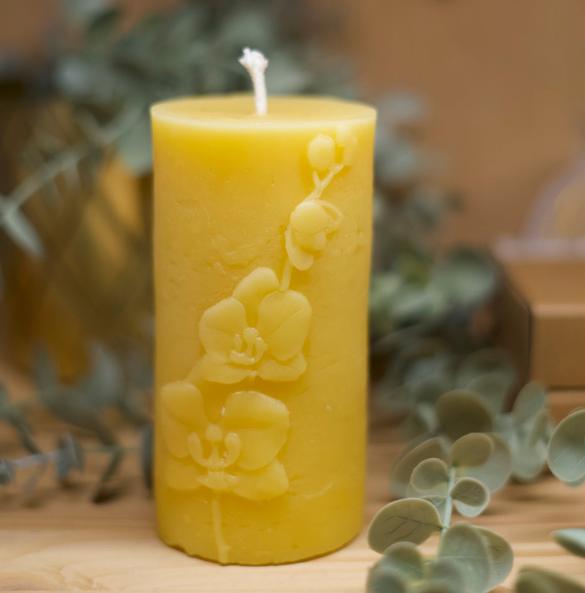 Bougie artisanale cire d'abeille - modèle "orchidée"