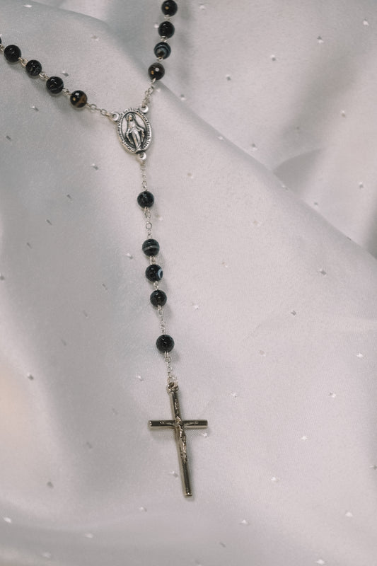 Chapelet Agate Noire & Christ sur chaine argentée