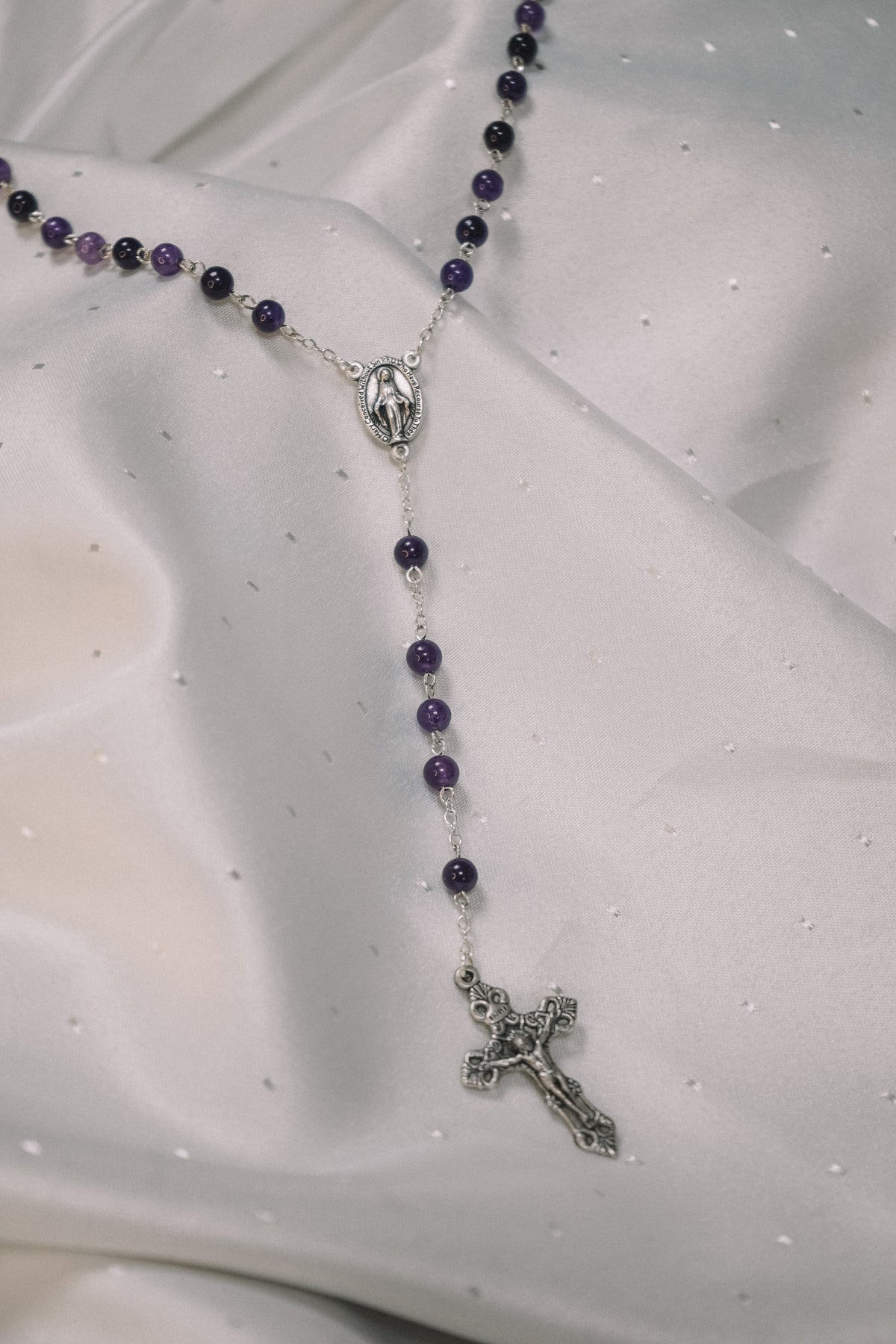 Chapelet Améthyste - chaine argentée et croix avec Christ