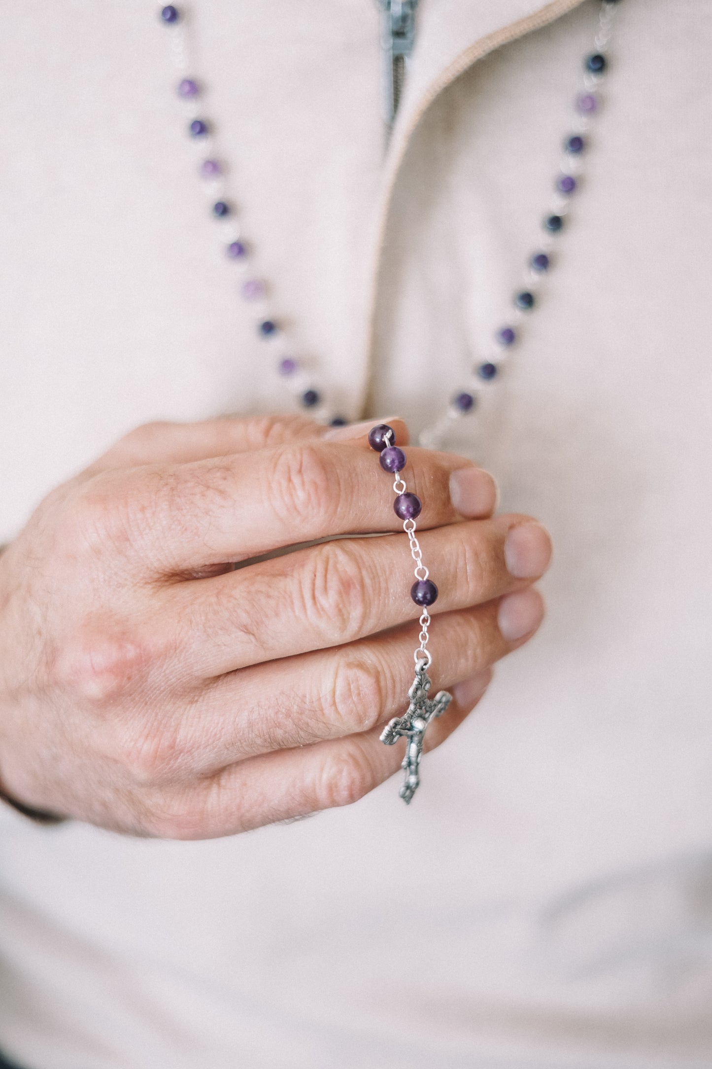 Chapelet Améthyste - chaine argentée et croix avec Christ