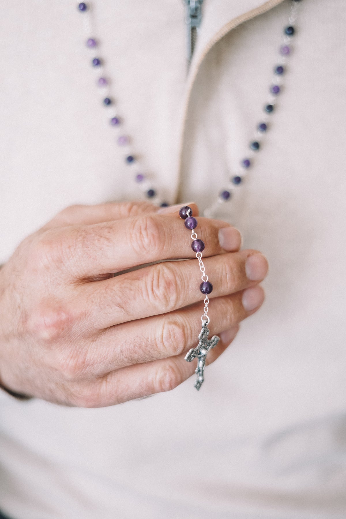 Chapelet Améthyste - chaine argentée et croix avec Christ