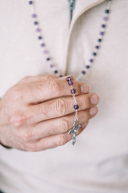 Chapelet Améthyste - chaine argentée et croix avec Christ