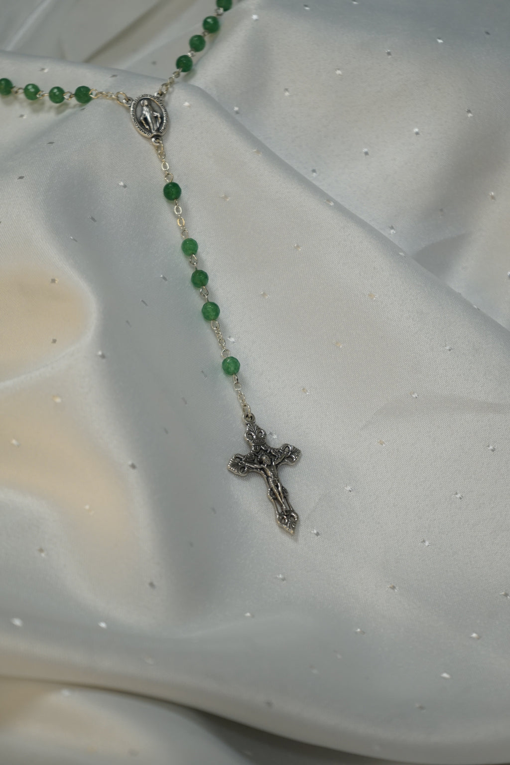 Chapelet en Aventurine - Chaine argentée et croix avec Christ