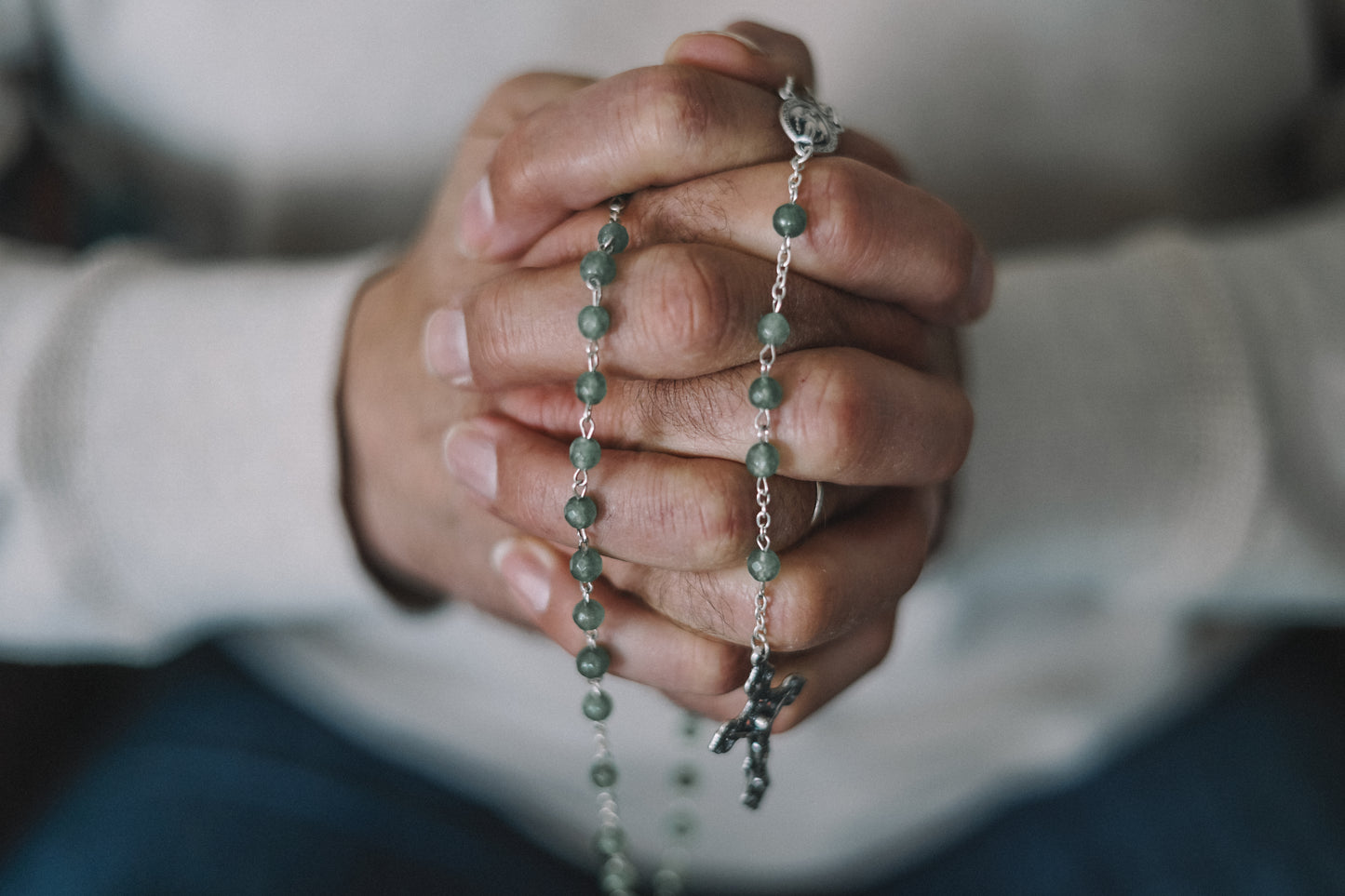 Chapelet en Aventurine - Chaine argentée et croix avec Christ