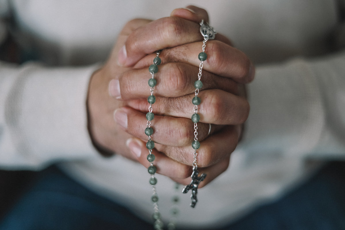 Chapelet en Aventurine - Chaine argentée et croix avec Christ