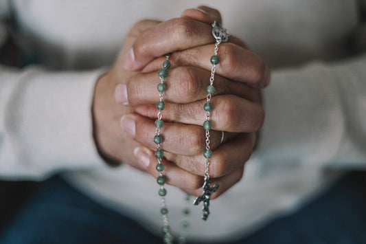 Chapelet en Aventurine - Chaine argentée et croix avec Christ