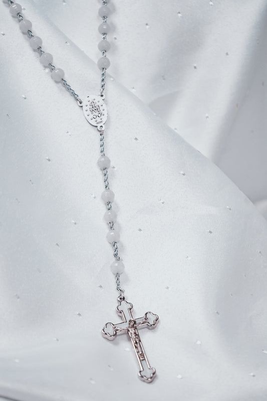 Chapelet sur chaine argentée - Perles blanches