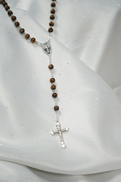 Chapelet en Bois sur chaîne argentée – perle 6 mm