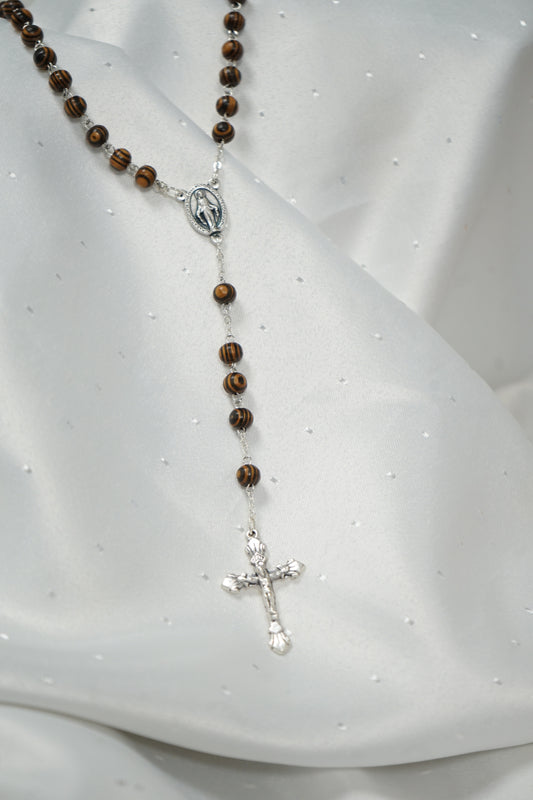 Chapelet en Bois sur chaîne argentée – perle 6 mm