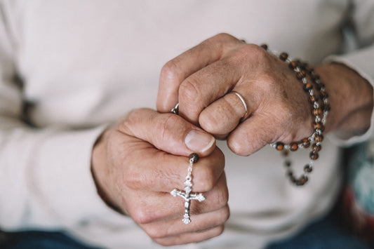 Chapelet en Bois sur chaîne argentée – perle 6 mm