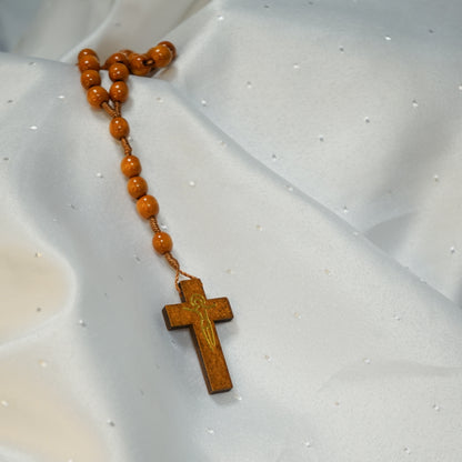 Chapelet en bois marron sur corde – Grains 8 mm et Croix Pax imprimée