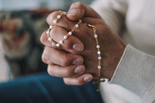 Chapelet St-Benoit, or et nacre sur chaine dorée
